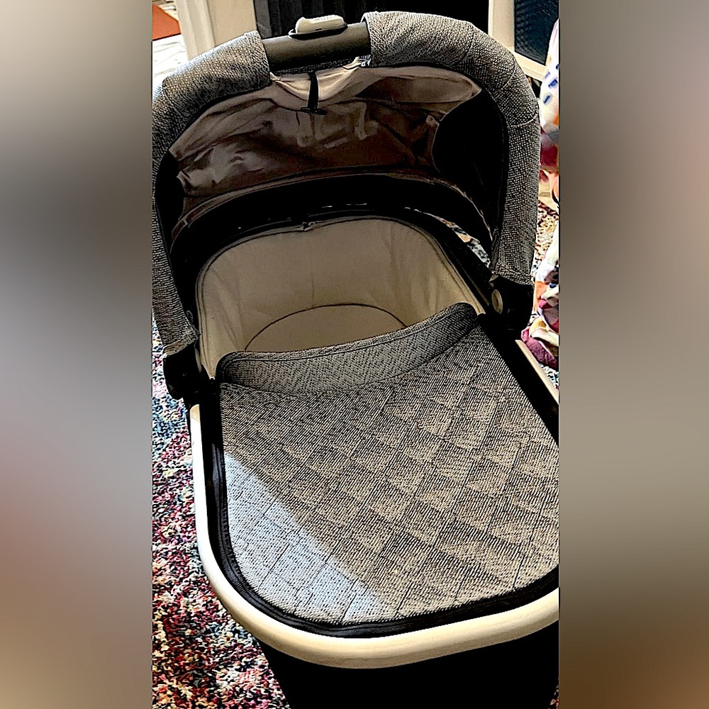 Uppa baby bassinet, used only a few times